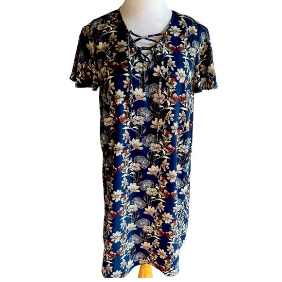 boutique Dresses & Skirts - Boutique Medium Floral Shift Dress Casual‎ Easy Wear